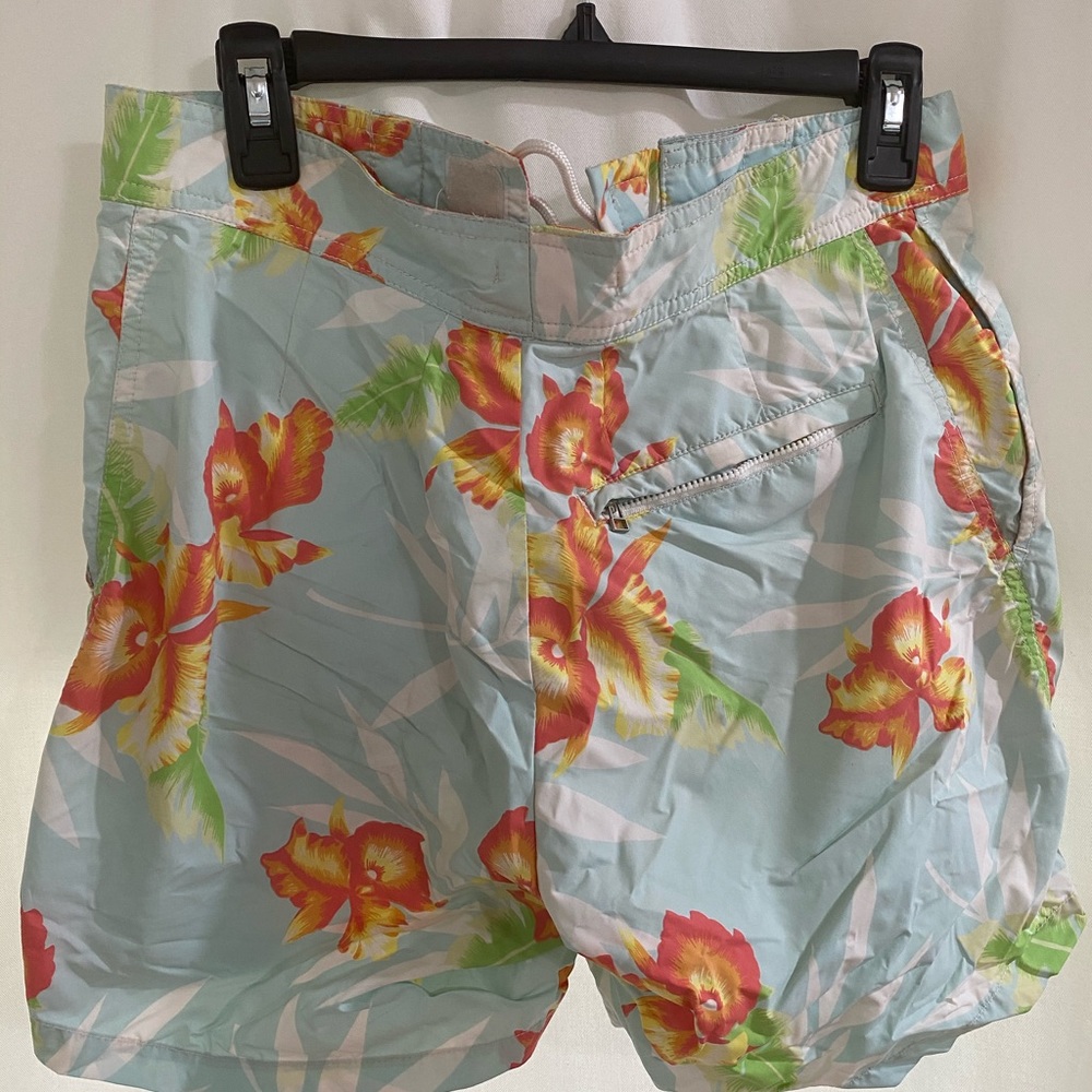 VINCE Men’s swim trunks